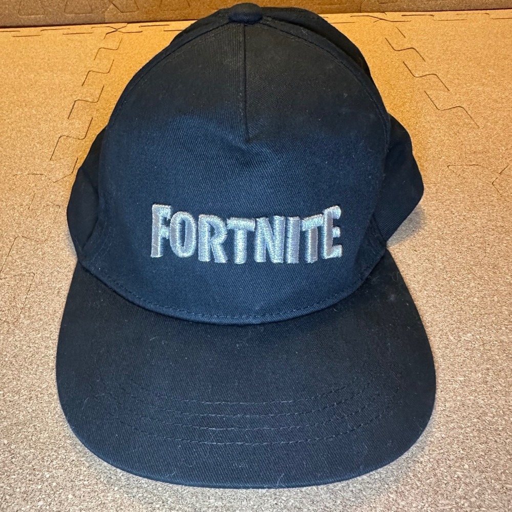 Fortnite Snapback Hat Youth‎ OSFM Black Silver Embroidered Logo Llama Print Brim